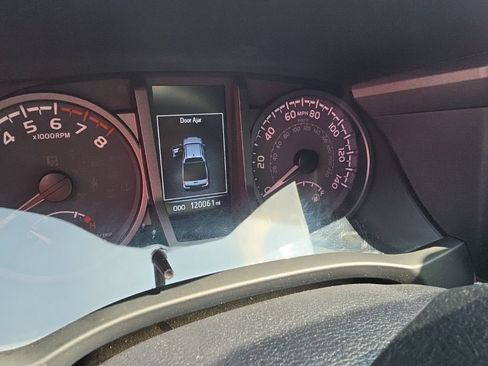 Used 2023 Toyota Tacoma TRD Off-Road w/ Technology Package AWD/4WD image 18