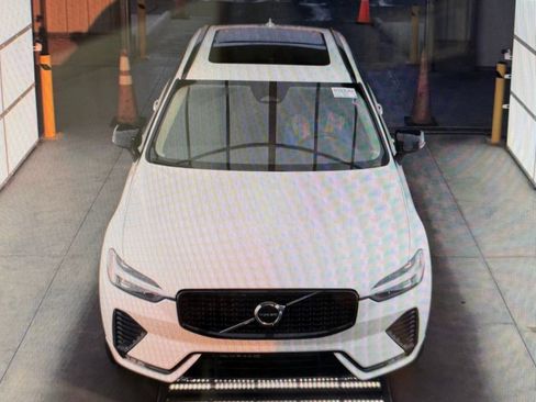 Used 2024 Volvo XC60 B5 Core AWD/4WD image 1