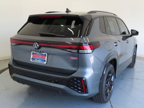 New 2026 Volkswagen Tiguan SE R-Line image 4