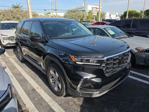 Used 2025 Honda Pilot EX-L image 2