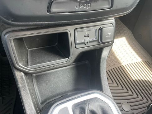 Used 2020 Jeep Renegade Sport w/ Sport Appearance Group FWD image 11