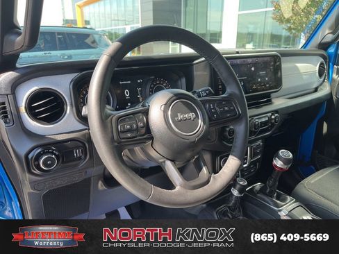 Used 2025 Jeep Wrangler Sport AWD/4WD image 8