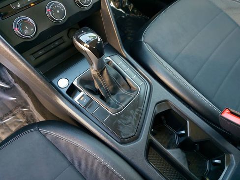 Used 2022 Volkswagen Taos SE image 24