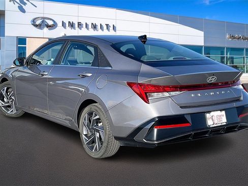 Used 2025 Hyundai Elantra SEL image 11