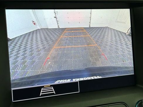 Used 2023 GMC Acadia SLE image 5