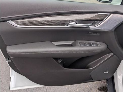 New 2025 Cadillac XT5 Sportv w/ LPO, Blue Accent Package image 15