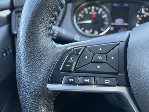 Used 2020 Nissan Rogue SL image 17