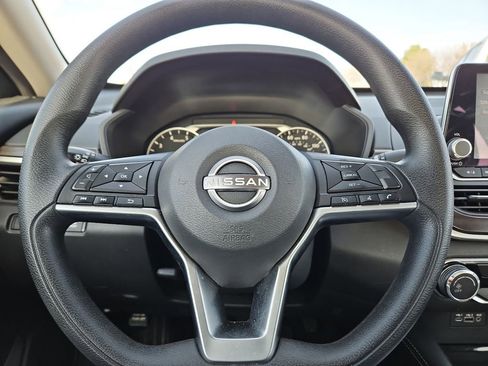 Used 2023 Nissan Altima 2.5 SV image 24