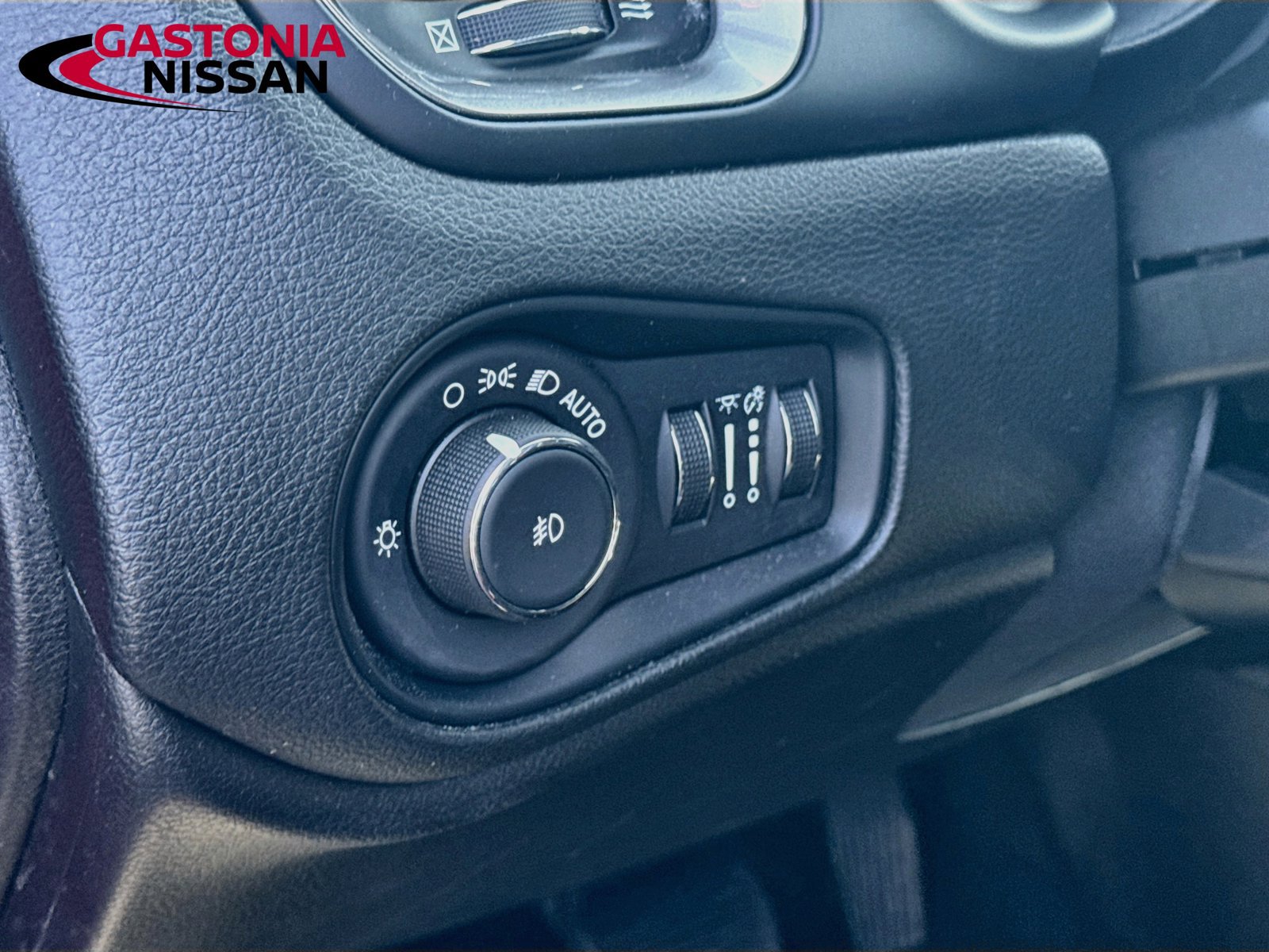 Used 2022 Jeep Renegade Latitude w/ Convenience Group AWD/4WD image 13