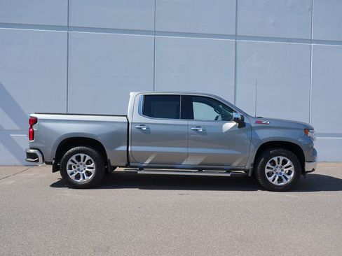 Used 2024 Chevrolet Silverado 1500 LTZ AWD/4WD image 2