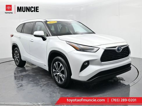 Used 2022 Toyota Highlander XLE image 1