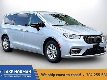Certified 2024 Chrysler Pacifica Touring-L