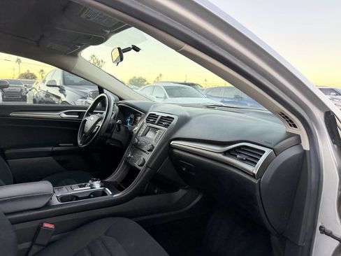 Used 2017 Ford Fusion SE image 26
