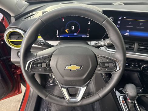 Used 2024 Chevrolet Trax LT w/ Driver Confidence Package FWD image 12