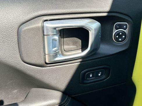 Used 2022 Jeep Wrangler Unlimited Rubicon w/ Trailer Tow Package image 13