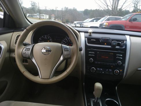 Used 2013 Nissan Altima 2.5 SV image 12