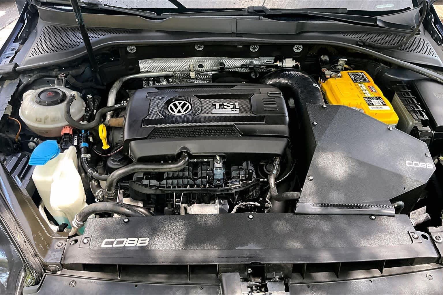 Used 2018 Volkswagen Golf R 4-Door AWD/4WD image 30