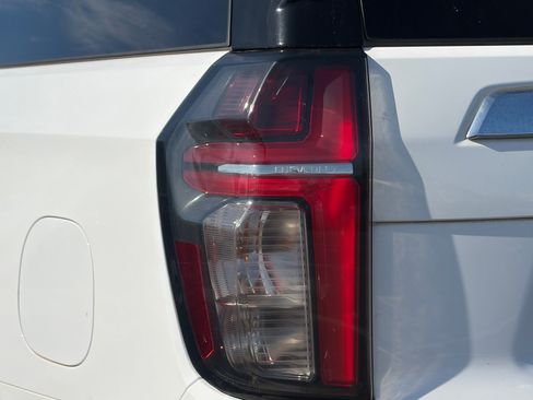 Used 2022 Chevrolet Suburban LT RWD image 9