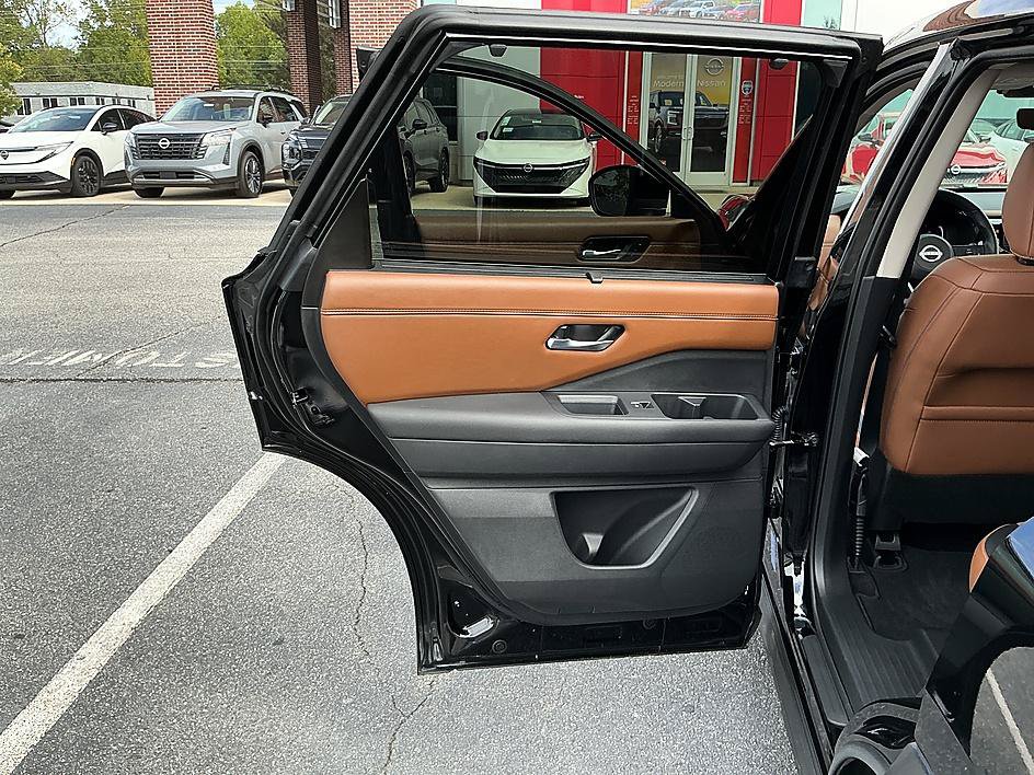 Certified 2024 Nissan Pathfinder Platinum w/ Cargo Package FWD image 23