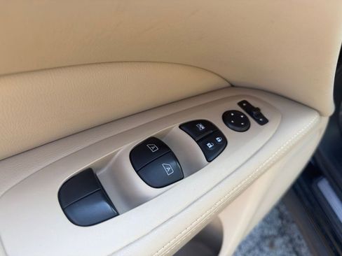 Used 2017 Nissan Pathfinder Platinum w/ Cargo Package image 12