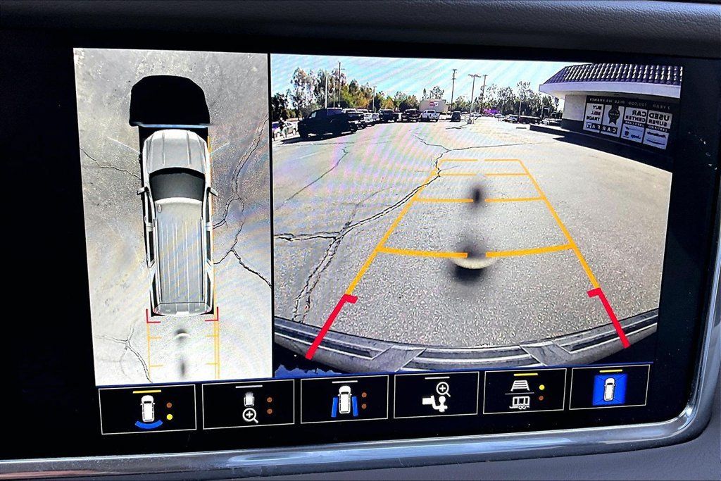 Used 2022 GMC Yukon XL Denali RWD image 26