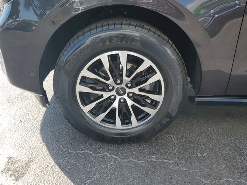 Certified 2025 Ford Expedition Max Platinum image 5