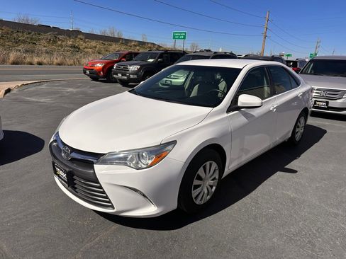 Used 2015 Toyota Camry LE image 2