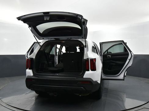 Used 2021 Kia Sorento LX image 33