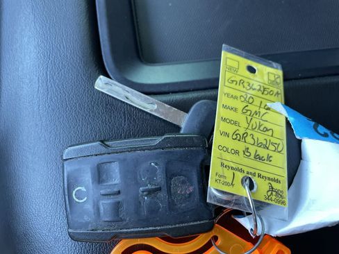 Used 2016 GMC Yukon SLE w/ Convenience Package image 32