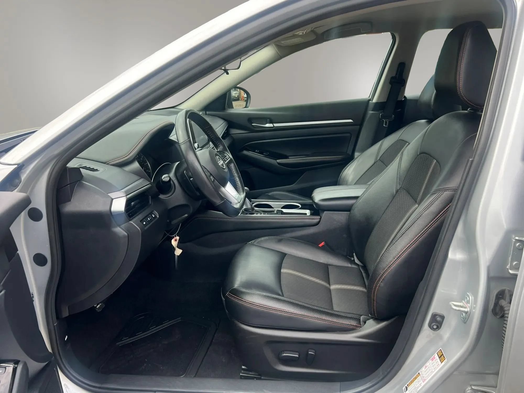 Used 2024 Nissan Altima 2.5 SR FWD image 26