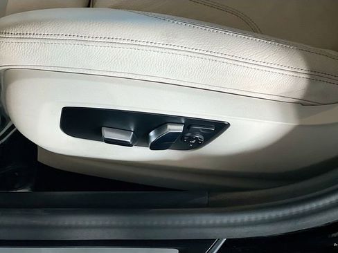 Used 2023 BMW 530e xDrive w/ Premium Package image 12