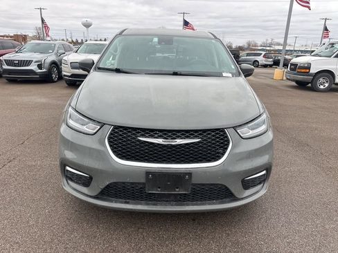 Used 2023 Chrysler Pacifica Touring-L image 16