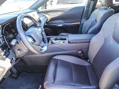 Used 2025 Lexus RX 450h AWD w/ Luxury Package image 15