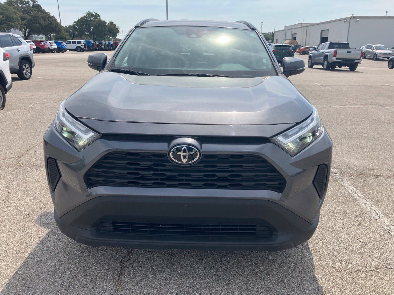 Used 2025 Toyota RAV4 XLE AWD/4WD image 2