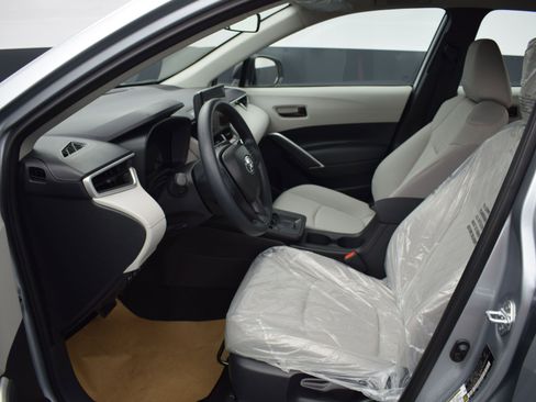 Used 2026 Toyota Corolla Cross L image 13