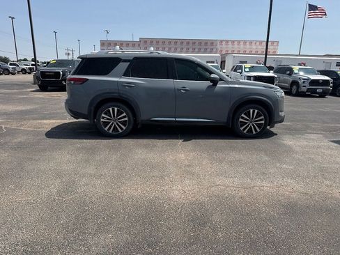 Used 2022 Nissan Pathfinder Platinum w/ Cargo Package FWD image 3