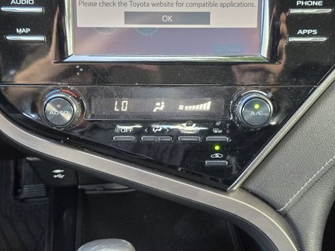 Used 2019 Toyota Camry SE FWD image 13