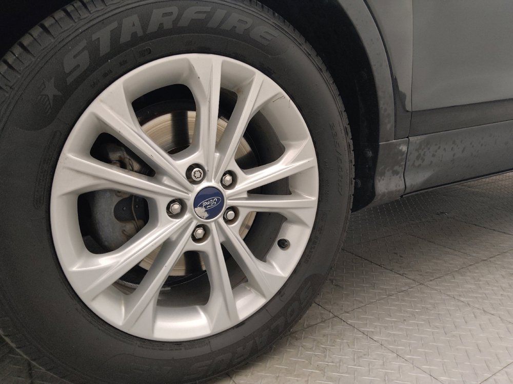 Used 2017 Ford Escape SE w/ Equipment Group 201A FWD image 31