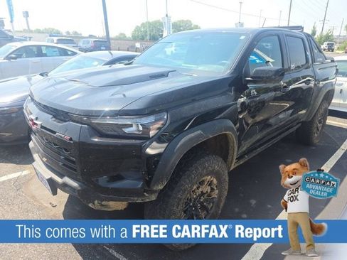 Used 2025 Chevrolet Colorado ZR2 w/ Midnight Edition AWD/4WD image 2