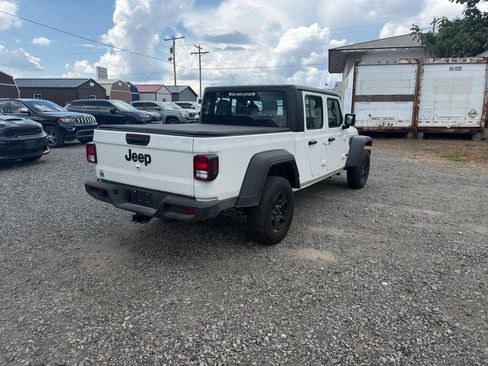Used 2025 Jeep Gladiator Sport AWD/4WD image 3