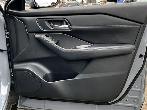 Certified 2025 Nissan Rogue SL w/ Tech Package FWD image 22