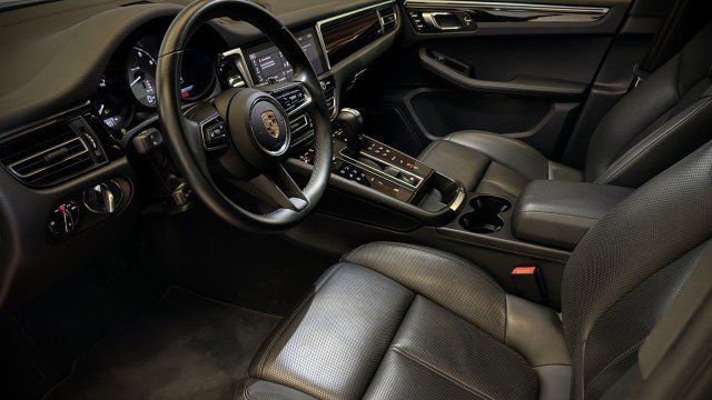 Used 2023 Porsche Macan S AWD/4WD image 4