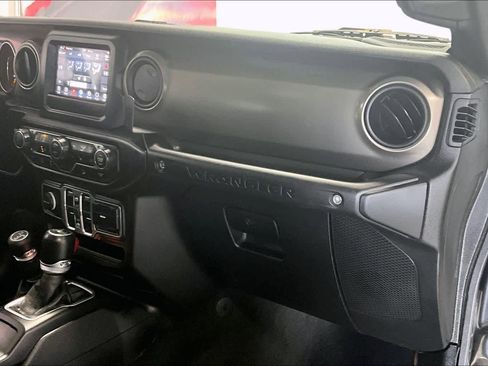 Used 2018 Jeep Wrangler Unlimited Sport S image 19