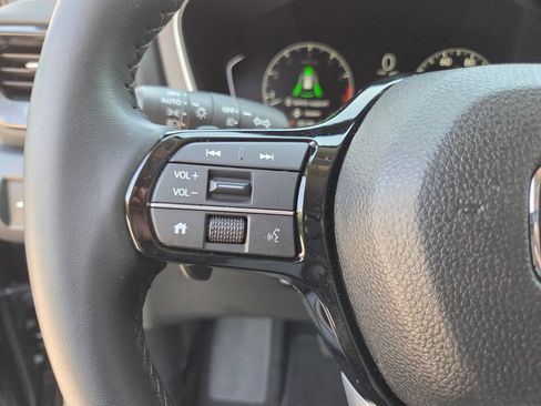 Used 2025 Honda Pilot EX-L image 32