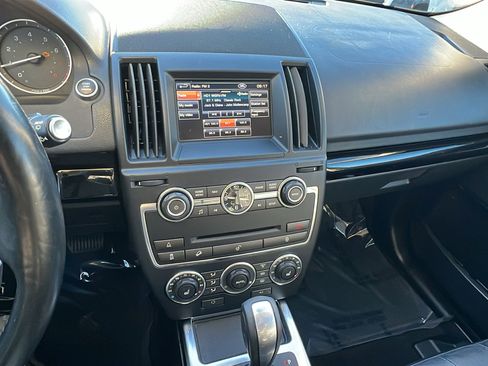 Used 2013 Land Rover LR2 image 32