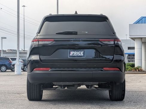 Used 2024 Jeep Grand Cherokee Altitude image 6