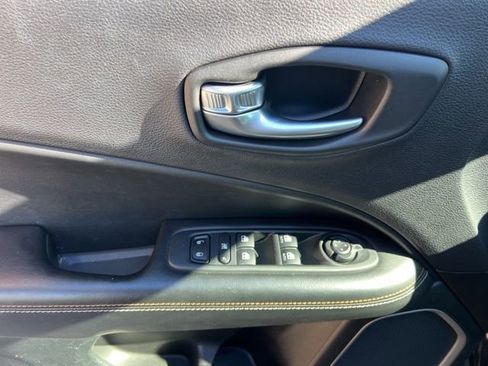 Used 2018 Jeep Compass Latitude w/ Popular Equipment Group image 6