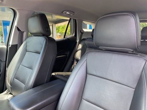 Used 2022 GMC Terrain SLT w/ Infotainment Package II AWD/4WD image 17