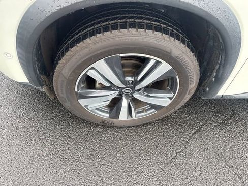 Used 2023 Nissan Rogue SL w/ SL Premium Package image 6