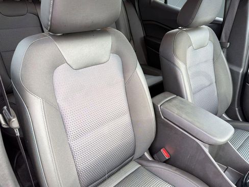 Used 2025 Chevrolet Trax LT w/ LT Convenience Package image 22